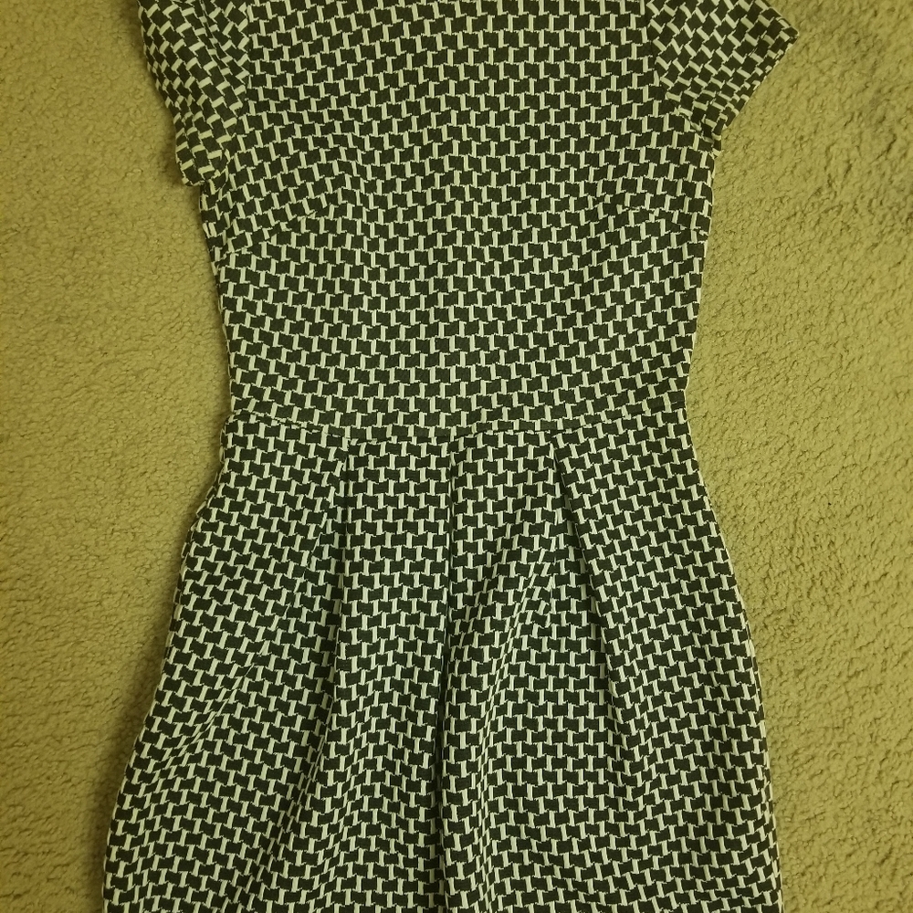 Cute short black and white winter dress size 6